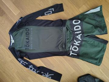 Sportkleding Tokaido karate en 2 karate Hoodies beschikbaar voor biedingen
