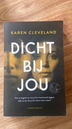 Karen Cleveland - Dicht bij jou, Boeken, Thrillers, Ophalen of Verzenden, Karen Cleveland, Zo goed als nieuw, Nederland