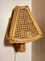 Bamboe rotan wandlamp hoogte 42 cm de kap meet 24 x 24 cm, Huis en Inrichting, Lampen | Wandlampen, Ophalen of Verzenden, Zo goed als nieuw
