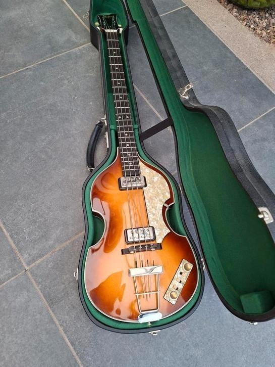 Originele Hofner 500/1 vioolbas + case, Muziek en Instrumenten, Snaarinstrumenten | Gitaren | Elektrisch, Zo goed als nieuw, Hollow body