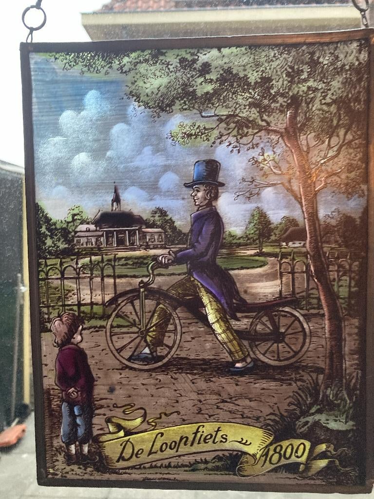 De Loopfiets Raamhanger 1800 Glas in Lood Bodemprijs, Antiek en Kunst, Curiosa en Brocante, Verzenden