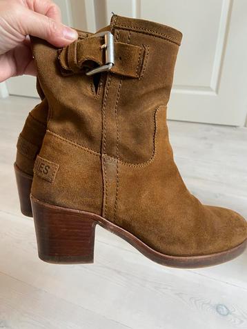 Shabbies suede beschikbaar voor biedingen