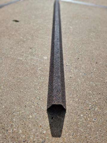 
57mtr Nokstukken granulaat 1500mmlang 35/80mmbreed 60mmhoog beschikbaar voor biedingen