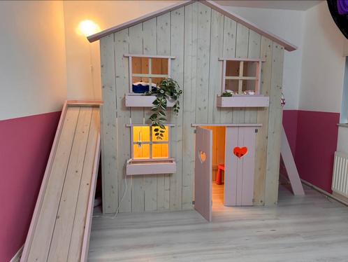 Bed huisje met glijbaan, Kinderen en Baby's, Kinderkamer | Stapelbedden en Hoogslapers, Zo goed als nieuw, Hoogslaper, Ophalen