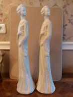 2 mooie dames, 50 cm hoog., Huis en Inrichting, Woonaccessoires | Zuilen en Pilaren, Ophalen, Zo goed als nieuw