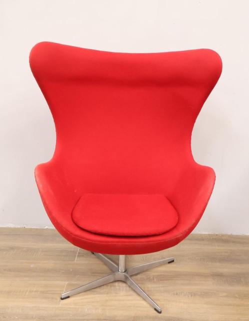 egg chair design NAAR fritz hansen in zeer nette staat, Huis en Inrichting, Fauteuils, Gebruikt, Metaal, Stof, Overige materialen