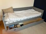 Mooi grijze bed met lade 90x200, Kinderen en Baby's, Kinderkamer | Bedden, Ophalen, 85 tot 100 cm, Zo goed als nieuw, Lattenbodem