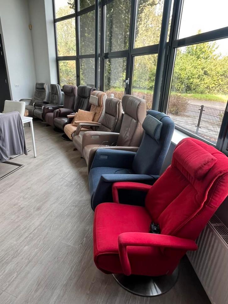 Verschillende Elektrische Prominent Sta-op Relaxfauteuils, Huis en Inrichting, Fauteuils, Zo goed als nieuw, Stof, Minder dan 50 cm