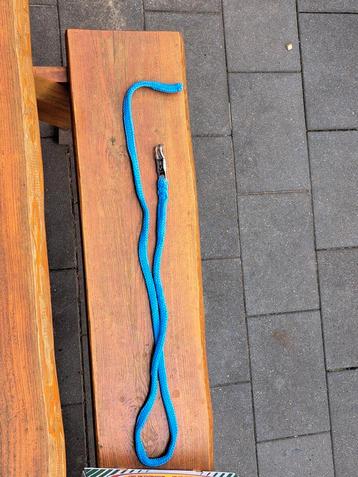 Blauw halstertouw te koop beschikbaar voor biedingen