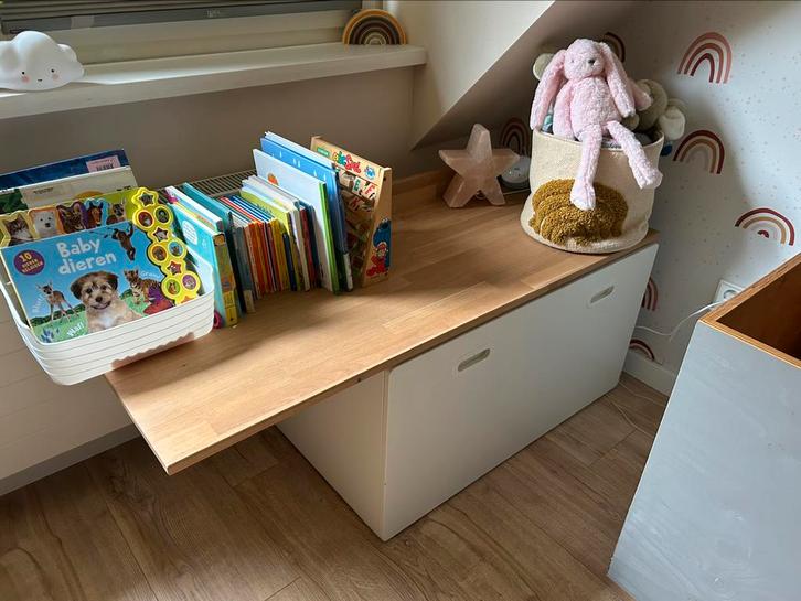 Speelgoedkist / bureau, Kinderen en Baby's, Kinderkamer | Overige Meubels, Zo goed als nieuw, Overige typen, Ophalen