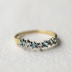 Vintage 9K gouden chevron ring Topaas & CZ - 17,75, Ophalen of Verzenden, Zo goed als nieuw, 17 tot 18, Met edelsteen
