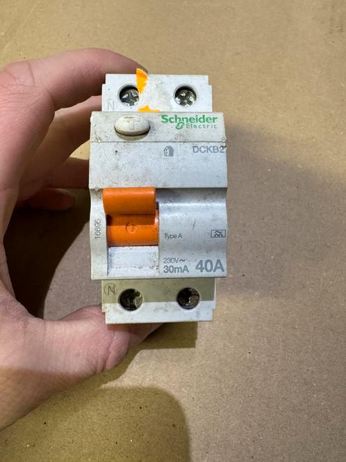 Schneider Electric Aardlekschakelaar 40A - 30mA Type A, Hobby en Vrije tijd, Elektronica-componenten, Gebruikt, Ophalen of Verzenden