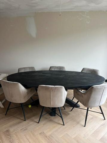 Eettafel ovaal zwart mangohout