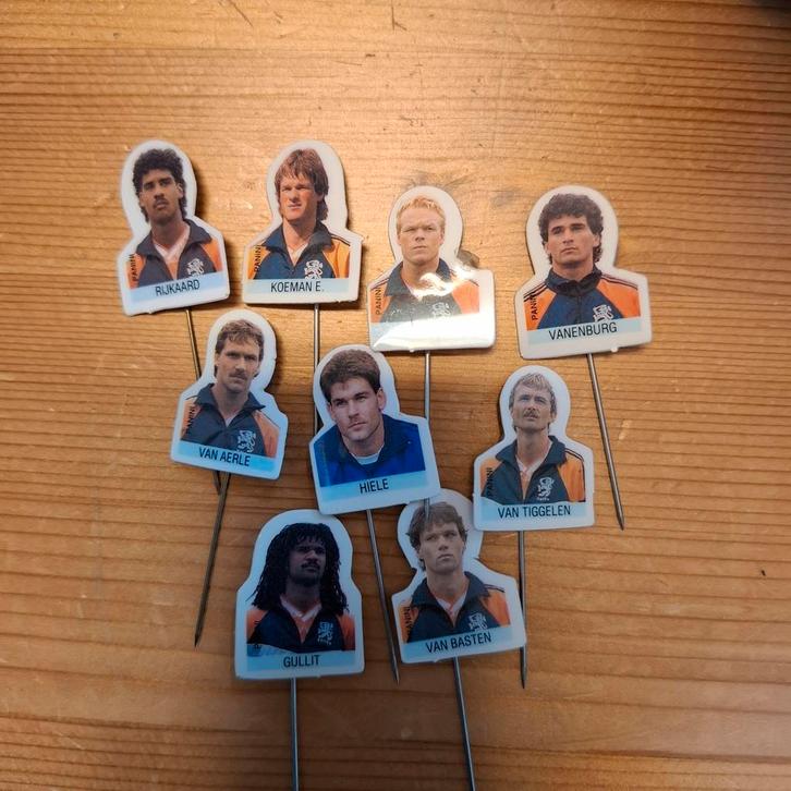 Voetbal Speldjes Nederlands Elftal jaren '80, Verzamelen, Sportartikelen en Voetbal, Gebruikt, Overige typen, Overige sporten