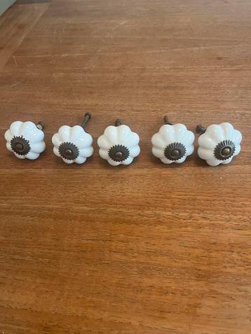 Witte Knopjes - Set van 5 beschikbaar voor biedingen