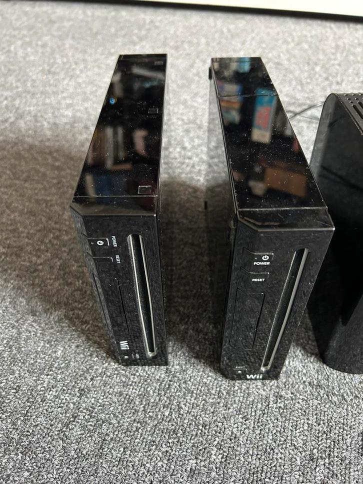 2x Nintendo Wii consoles met accessoires, Spelcomputers en Games, Spelcomputers | Nintendo Wii, Zo goed als nieuw, Zonder controller