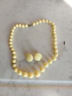 80ties ketting en klemoorbellen van kunststof zacht geel, Sieraden, Tassen en Uiterlijk, Kettingen, Ophalen of Verzenden, Zo goed als nieuw