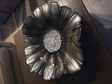 Mooie schaal beschikbaar voor biedingen