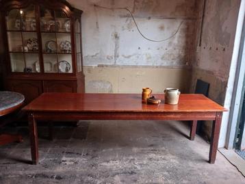 Ranke Antieke Tafel van 250 cm. beschikbaar voor biedingen