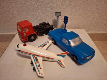 Vintage auto's en Boeing 747 vliegtuig beschikbaar voor biedingen