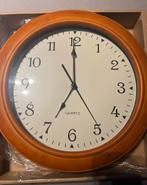 Houten Wandklok - Quartz - 32cm, Ophalen of Verzenden, Zo goed als nieuw, Analoog, Wandklok