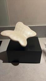 Urn vlinder op sokkel - decoratief 3 liter, Ophalen, Nieuw, Zwart, Minder dan 50 cm