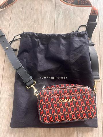 Handtas van Tommy Hilfiger beschikbaar voor biedingen
