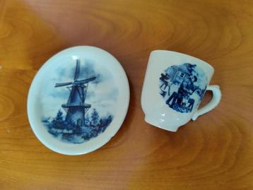 Delfts Blauwe kop en schotel beschikbaar voor biedingen
