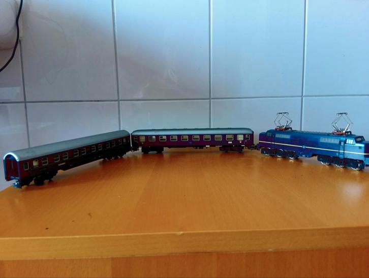 Marklin locomotief en 2 wagons, Hobby en Vrije tijd, Modeltreinen | H0, Zo goed als nieuw, Treinset, Wisselstroom, Märklin, Ophalen of Verzenden