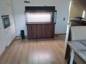 Aquarium  juwel  met onderkast  2 filters led verlichting  e beschikbaar voor biedingen