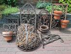 Brocante gietijzeren tuindecoratie plantenbak muurhangers, Ophalen, Zo goed als nieuw
