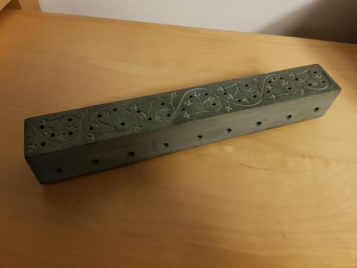 Massief stenen wierrookbrander, Huis en Inrichting, Woonaccessoires | Kandelaars en Kaarsen, Gebruikt, Kandelaar, Minder dan 25 cm
