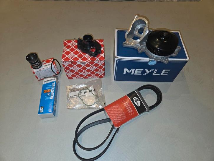 Bmw F10 F11 520d complete waterpomp set, Auto-onderdelen, Motor en Toebehoren, BMW, Nieuw, Ophalen of Verzenden