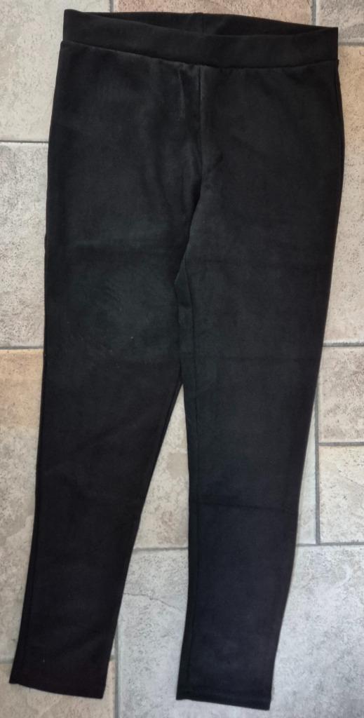 Zwarte zachte 'soort velours' instapbroek Maat 42, Kleding | Dames, Broeken en Pantalons, Zo goed als nieuw, Maat 42/44 (L), Zwart