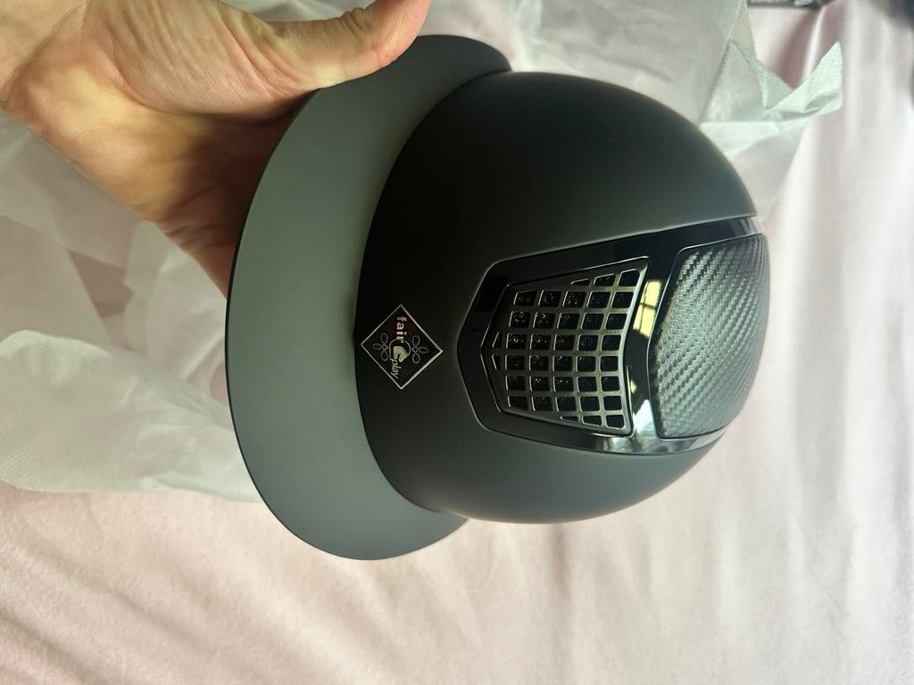 FAIR PLAY CAP maat S QUANTINUM CARBON BREDE KLEP ZWART, Dieren en Toebehoren, Ophalen of Verzenden, Nieuw, Dressuur, Cap