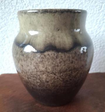 Antiek J.H. Andrée keramiek vaasje, ca. 13.5 cm beschikbaar voor biedingen