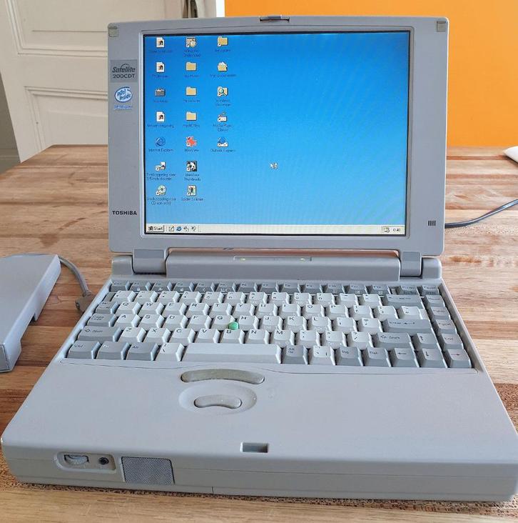 Toshiba 220CDT voor onderdelen, Computers en Software, Vintage Computers, Ophalen