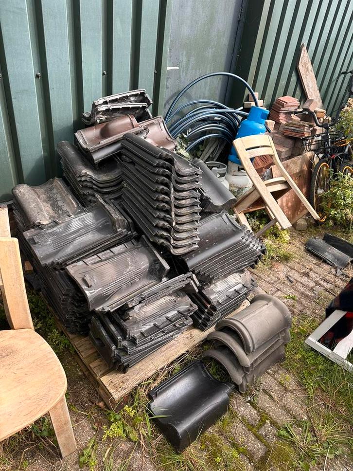 Partij dakpannen alles in 1x weg, Doe-het-zelf en Verbouw, Dakpannen en Dakbedekking, Zo goed als nieuw, Dakpannen, Steen of Klei