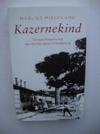 "Kazernekind" Geschiedenis van een Moluks gezin in Nederland, Boeken, Ophalen of Verzenden, M.Mielekamp, Zo goed als nieuw