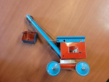 Vintage Blikken Takelwagen / vintage Hijskraan beschikbaar voor biedingen