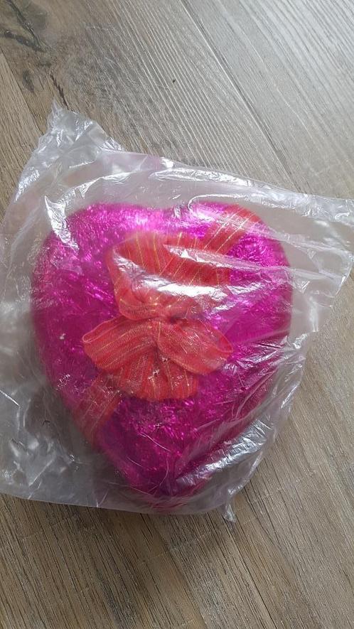 Decoratief hart om te vullen; rood folie met strik 14cm hoog, Diversen, Pasen, Zo goed als nieuw, Ophalen of Verzenden