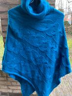 Poncho met ruime kol. Pieces. Blauw. all fit, Kleding | Dames, Truien en Vesten, Blauw, Maat 42/44 (L), Ophalen of Verzenden, Zo goed als nieuw