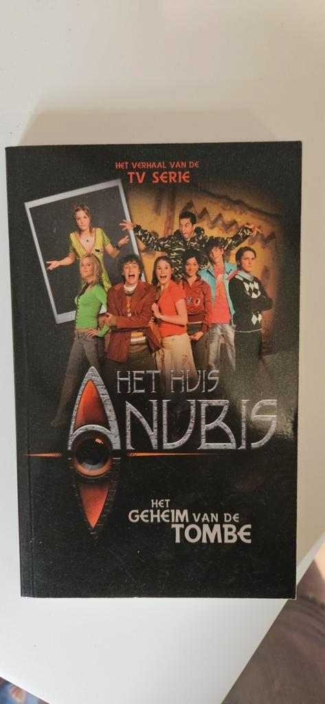 Het Huis Anubis: Het geheim van de tombe, Boeken, Film, Tv en Media, Gelezen, Tv-serie, Ophalen of Verzenden