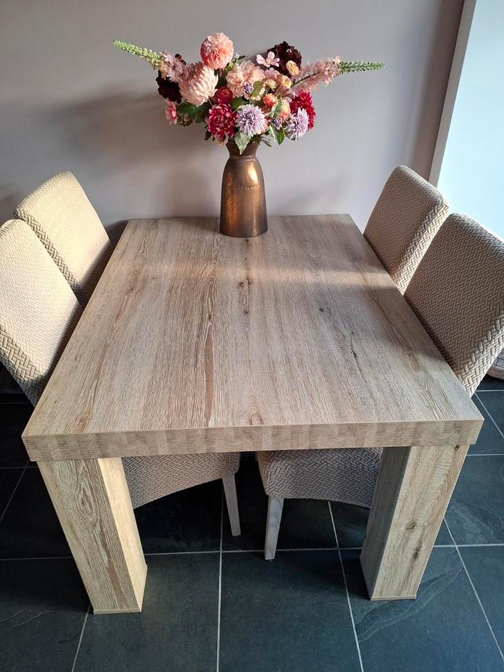 Eettafel in goede conditie te koop, Huis en Inrichting, Tafels | Eettafels, Zo goed als nieuw, 50 tot 100 cm, 100 tot 150 cm, Rechthoekig