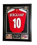 Dennis Bergkamp Arsenal 2023-24 Gesigneerd Ingelijst shirt, Buitenlandse clubs, Shirt, Nieuw, Ophalen of Verzenden