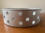 Metalen schaal met gaatjes hoogte: 8cm diameter: 26 cm, Ophalen of Verzenden, Nieuw, Rond, Overige materialen