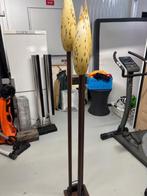 Staande brons metalen design lamp met 3 bloemvormige kelken, Huis en Inrichting, Ophalen, 150 tot 200 cm