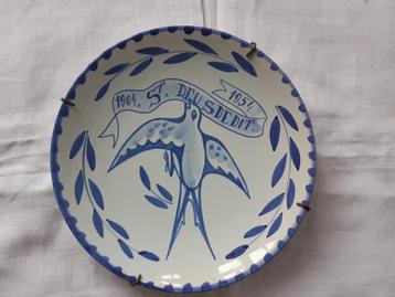 Delftsblauw bord kath. landarbeiders Deus Dedit 1904-1954. beschikbaar voor biedingen