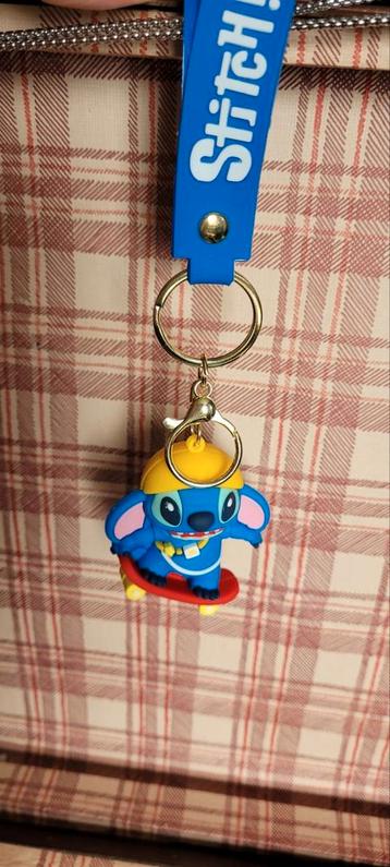 Stitch op skateboard sleutelhanger beschikbaar voor biedingen
