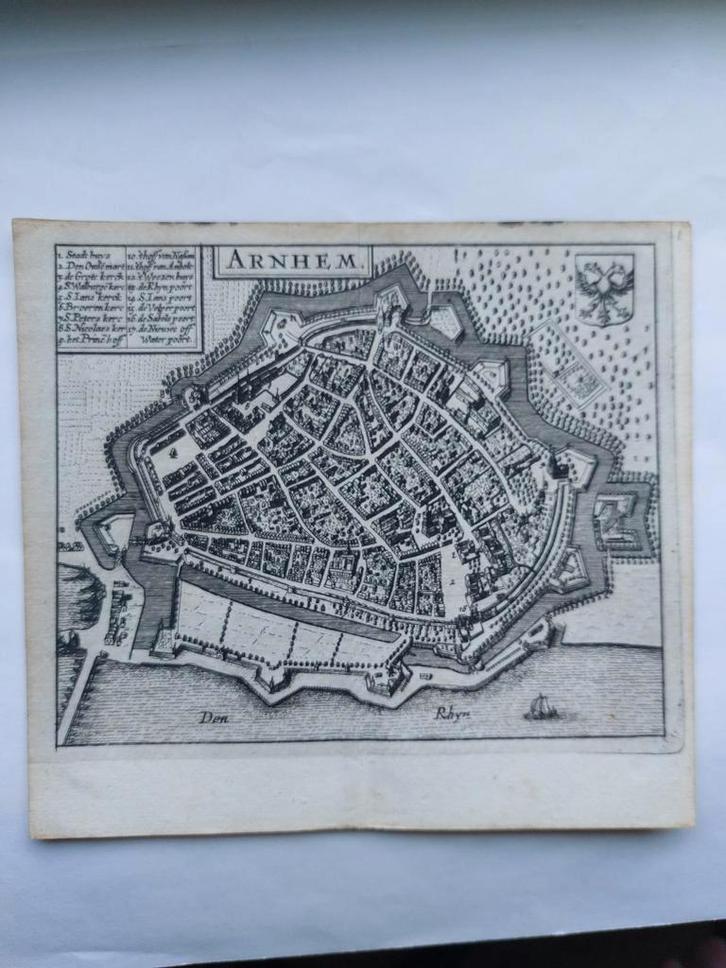 1 / plattegrond Arnhem - gravure  van Guicciardini  uit 1660, Antiek en Kunst, Kunst | Etsen en Gravures, Ophalen of Verzenden